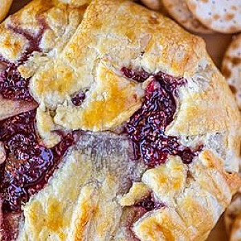 Pouparts Baked Brie w/ Raspberry in Puff Pastry